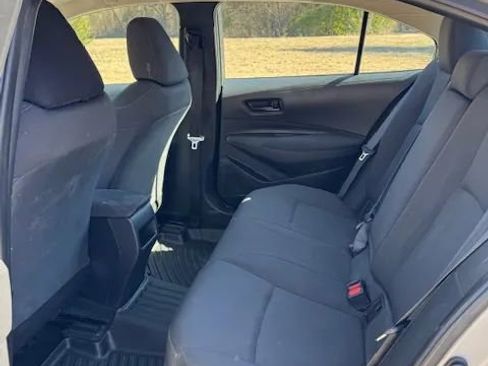 Used 2022 Toyota Corolla LE image 11