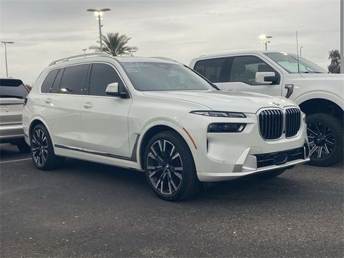 Certified 2023 BMW X7 xDrive40i w/ Premium Package image 3