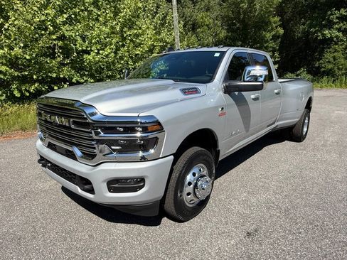 New 2026 RAM 3500 Laramie AWD/4WD image 3