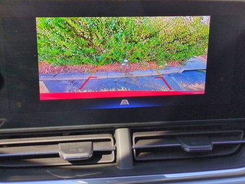 Used 2025 Chevrolet Trax LT w/ LT Convenience Package image 19