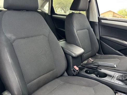 Used 2017 Volkswagen Passat 1.8T S FWD image 10