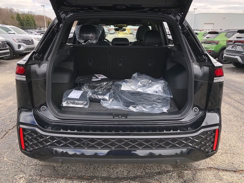 New 2026 Volkswagen Tiguan SE R-Line AWD/4WD image 37