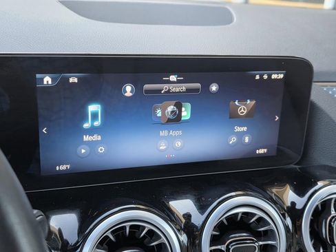 Used 2025 Mercedes-Benz GLA 250 4MATIC image 21