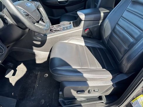 Used 2019 Ford Escape SEL image 16