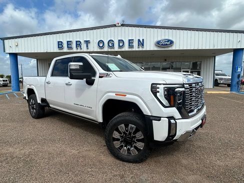 Used 2024 GMC Sierra 2500 Denali w/ Denali Reserve Package AWD/4WD image 1
