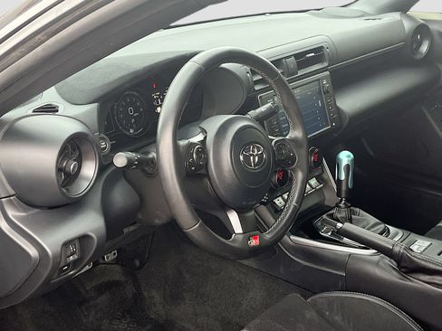 Used 2023 Toyota GR86 Premium RWD image 9