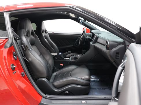 Used 2019 Nissan GT-R Premium w/ Premium Interior Package AWD/4WD image 78