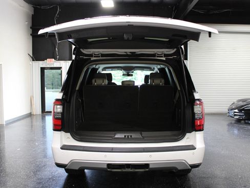Used 2018 Ford Expedition Limited w/ Driver Assistance Package RWD image 44