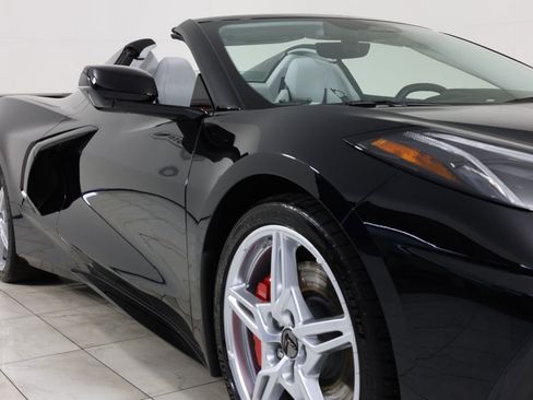 Used 2025 Chevrolet Corvette Stingray Premium Conv w/ Z51 Performance Package RWD image 41
