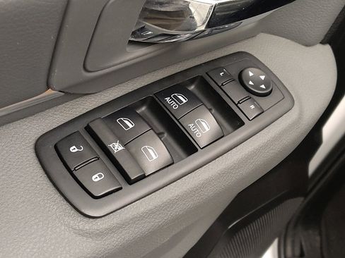 Used 2018 RAM 1500 Classic SLT AWD/4WD image 27