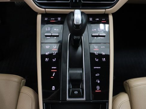 Used 2023 Porsche Macan S image 20