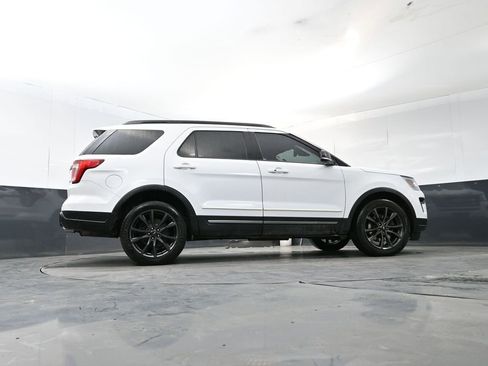 Used 2019 Ford Explorer XLT w/ Equipment Group 202A AWD/4WD image 24