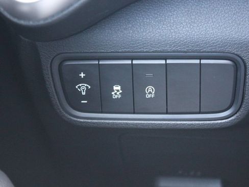 Used 2023 Kia Soul LX w/ LX Technology Package image 16