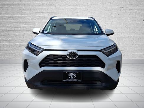 Used 2025 Toyota RAV4 XLE AWD/4WD image 2