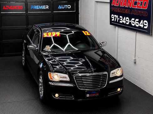 Used 2012 Chrysler 300 Limited RWD image 3