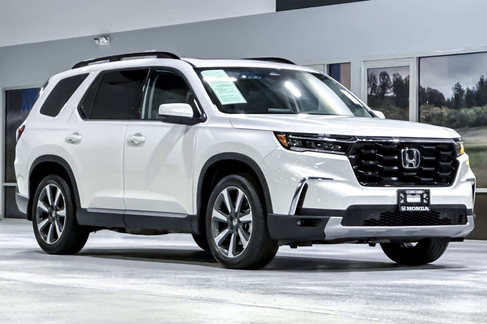 Used 2025 Honda Pilot Touring image 7