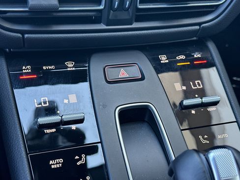Certified 2026 Porsche Macan AWD/4WD image 21
