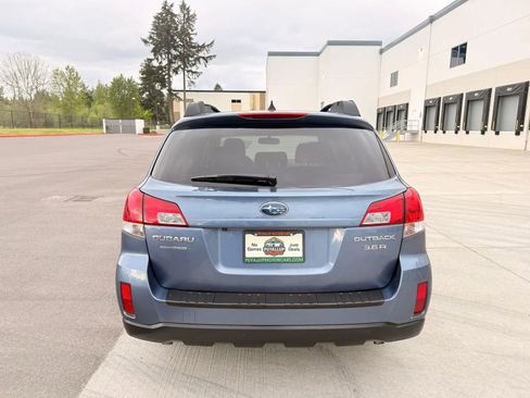 Used 2013 Subaru Outback 3.6R Limited w/ Moonroof Pkg AWD/4WD image 4