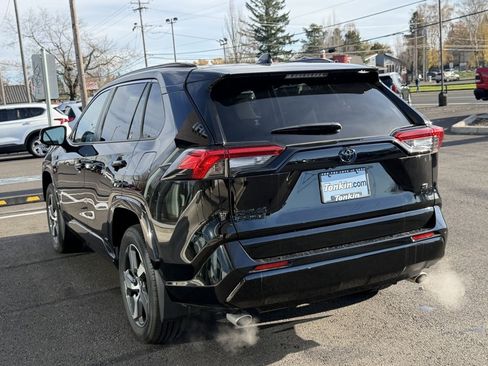 Used 2024 Toyota RAV4 SE image 5