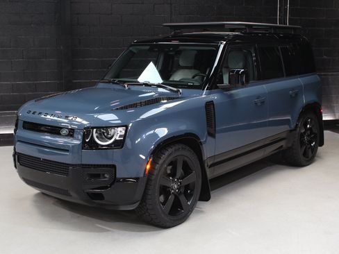 Used 2025 Land Rover Defender 110 X-Dynamic SE AWD/4WD image 3