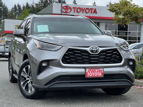 Certified 2025 Toyota Highlander XLE AWD/4WD image 1