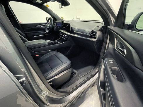 Used 2025 Chevrolet Traverse LT AWD/4WD image 28