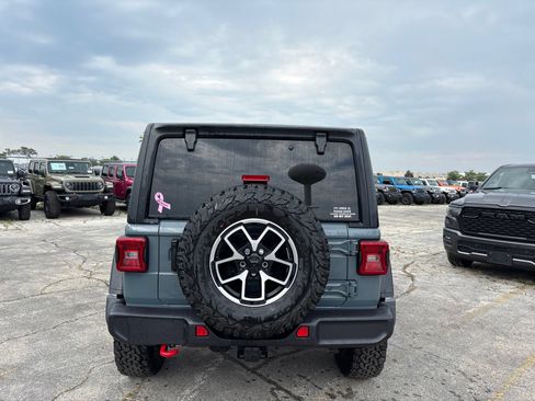Used 2024 Jeep Wrangler Unlimited Rubicon w/ Dual Top Group AWD/4WD image 7