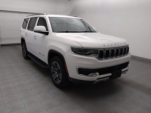 Used 2022 Jeep Wagoneer Series III AWD/4WD image 13