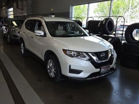 Used 2018 Nissan Rogue SV w/ Premium Package FWD image 7
