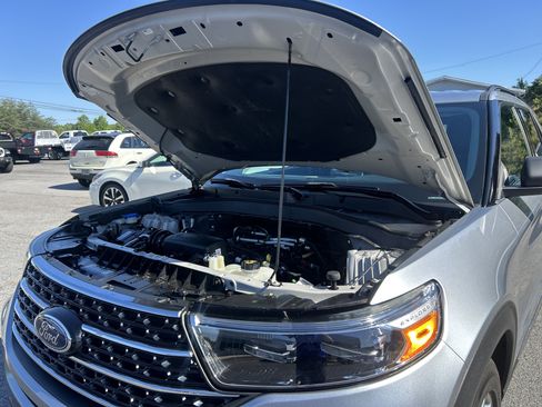 Used 2021 Ford Explorer XLT w/ Equipment Group 202A RWD image 11