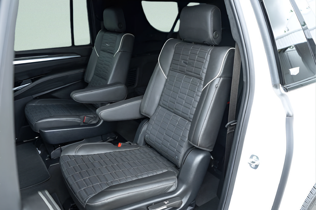 Used 2025 Cadillac Escalade ESV V AWD/4WD image 24