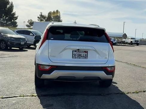 Used 2023 Kia Niro EX FWD image 7