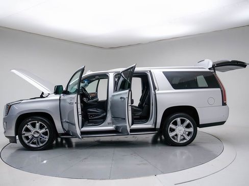 Used 2019 Cadillac Escalade ESV Luxury image 33