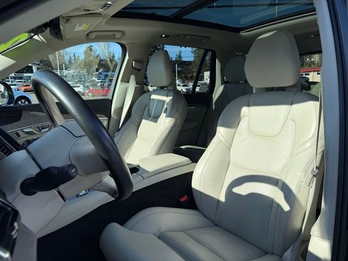 Used 2022 Volvo XC90 T8 Inscription w/ Advanced Package AWD/4WD image 13