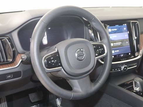 Used 2024 Volvo V60 B5 Cross Country Plus image 6