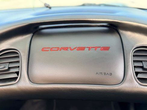 Used 2004 Chevrolet Corvette Coupe w/ Roof Package RWD image 15