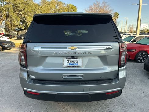 Used 2024 Chevrolet Suburban LT image 5