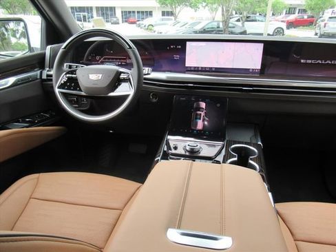 New 2026 Cadillac Escalade Luxury w/ LPO, Radiant Package AWD/4WD image 14