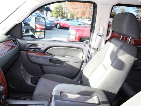 Used 2014 Chevrolet Suburban LS image 14
