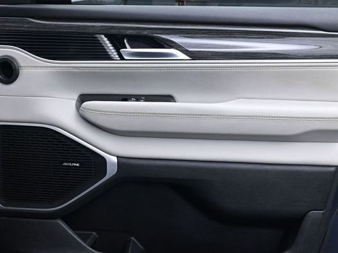 Used 2022 Jeep Wagoneer Series III w/ Flexible Seating Group image 30