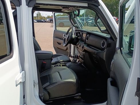 Used 2023 Jeep Wrangler Unlimited Sahara w/ Cold Weather Group AWD/4WD image 16