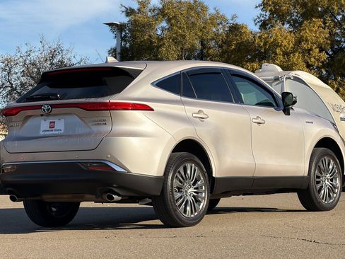 Used 2021 Toyota Venza Limited image 4