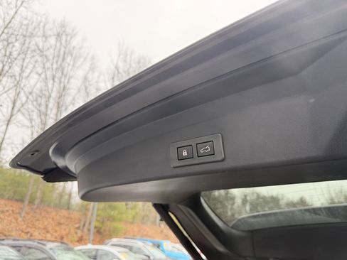 Used 2024 Subaru Ascent Touring image 31