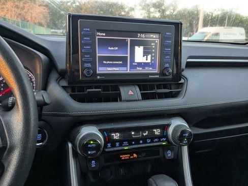 Used 2021 Toyota RAV4 XLE image 10