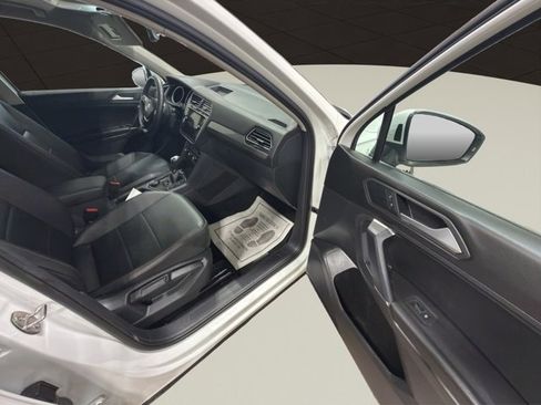 Used 2020 Volkswagen Tiguan SE w/ Panoramic Sunroof Package image 18