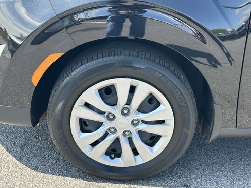 Used 2025 Kia Soul LX FWD image 11