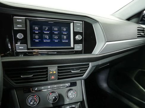 Certified 2024 Volkswagen Jetta Sport FWD image 15