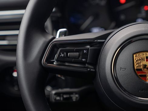 Used 2026 Porsche Macan image 7