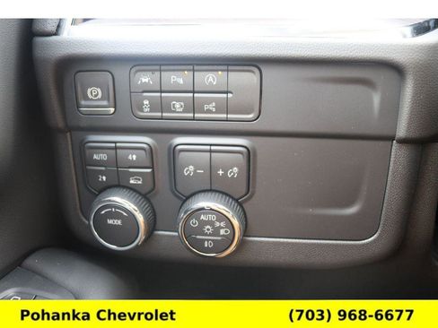 Used 2025 Chevrolet Suburban Premier image 18