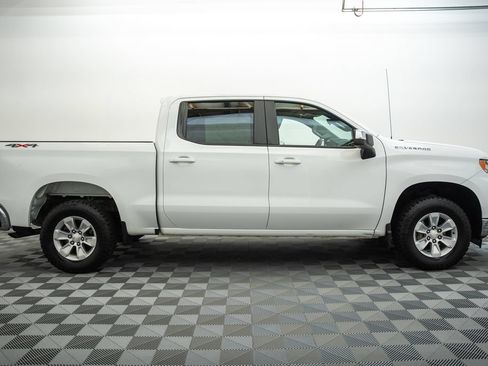 Used 2022 Chevrolet Silverado 1500 LT AWD/4WD image 4